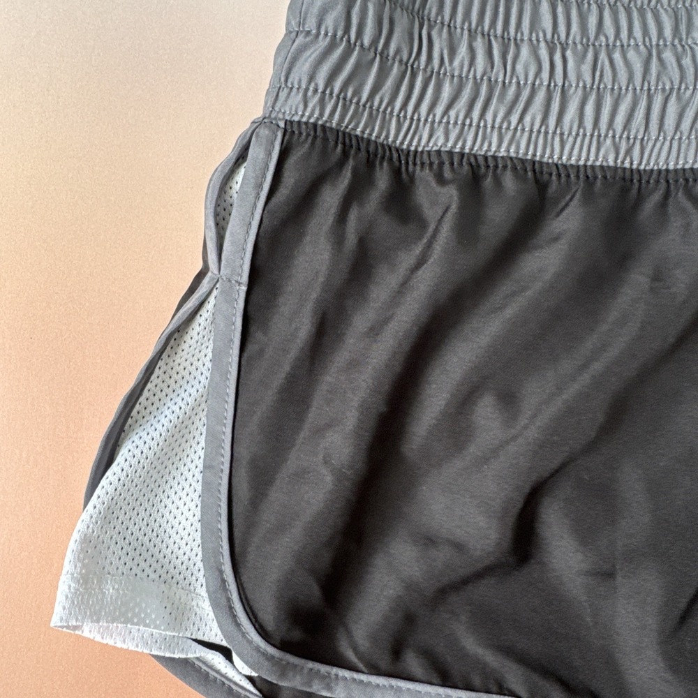 Authentic American Heritage Women's Size M SO Shortie Running‎ Shorts Black/Gray - Picture 2 of 11